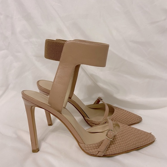 Nine West heels mules in nude size 6 - Picture 1 of 7